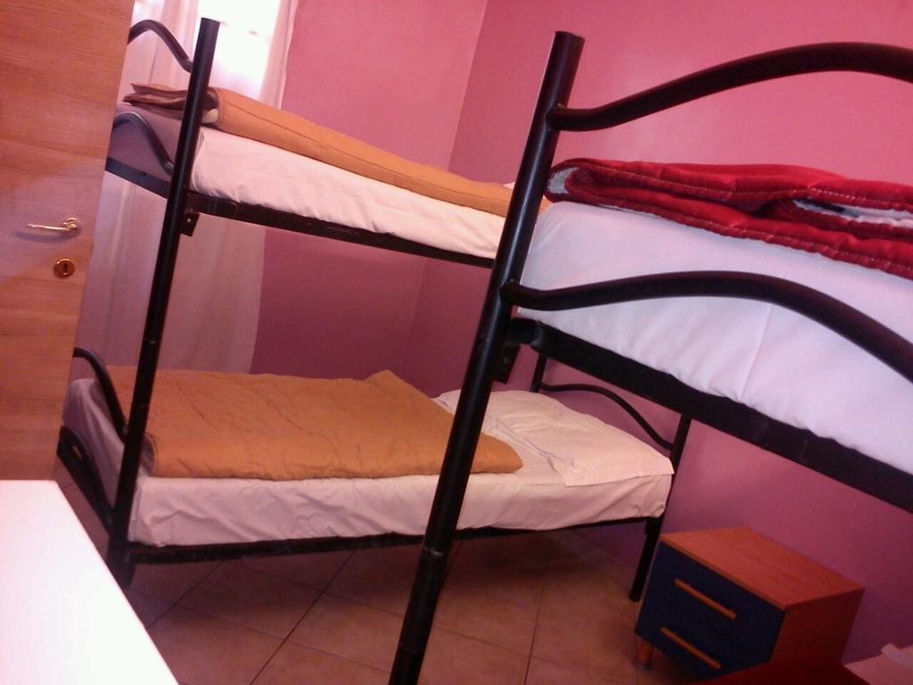 Youth Meeting Home Florence Room photo